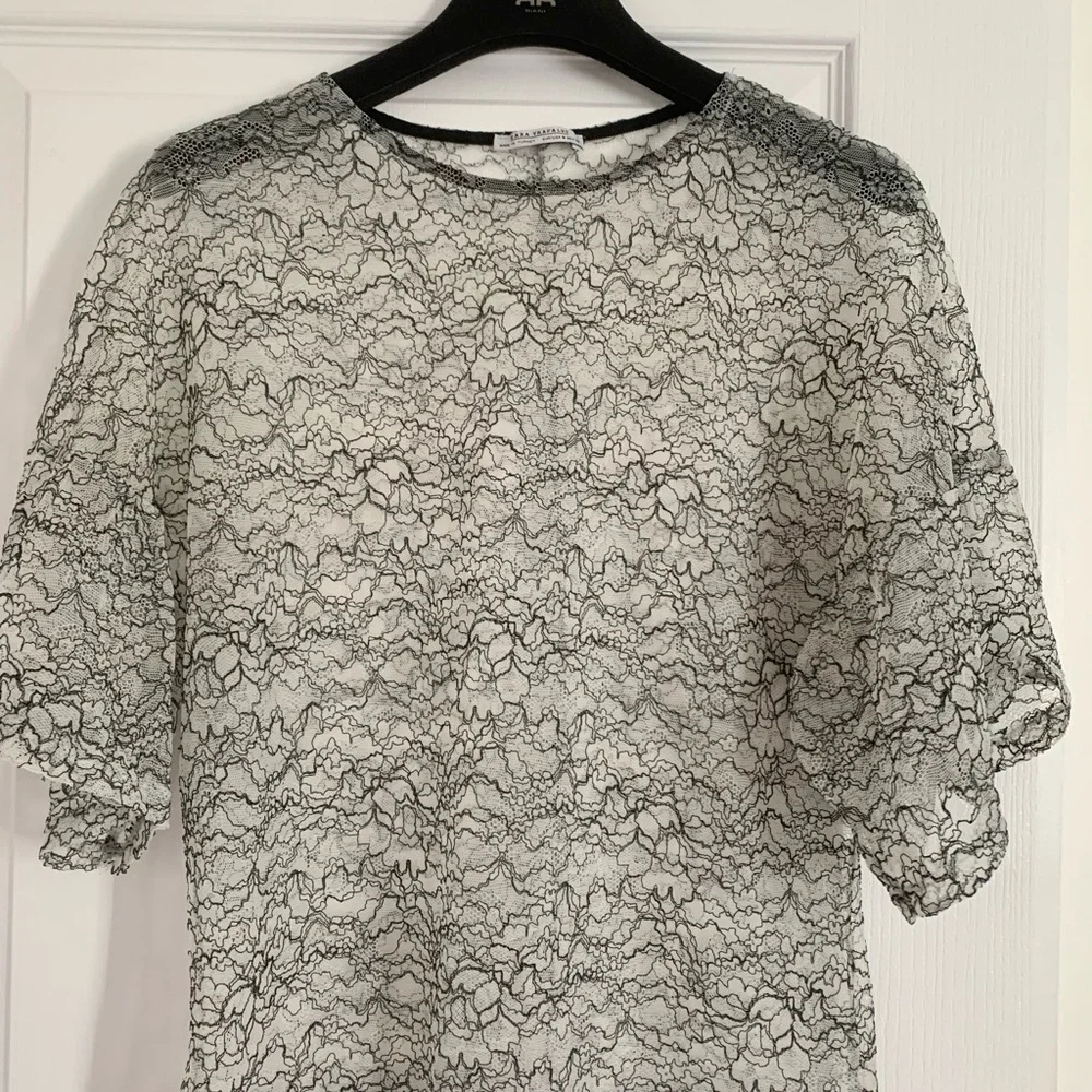 Zara Sheer Floral Lace Short-Sleeve Top - Black on White - Picture 4 of 6